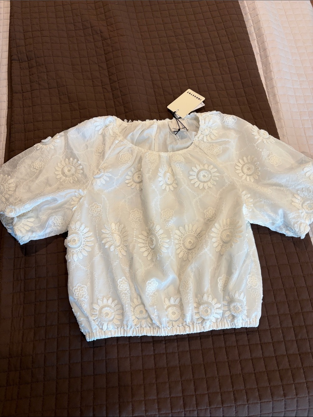 Women’s White Eyelet Puff-Sleeve Top - small NWT